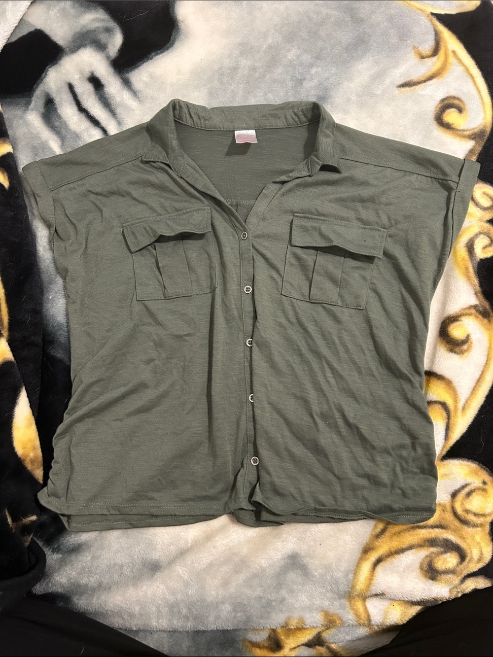 No Boundaries Olive Green Short Sleeve Button-Front Shirt